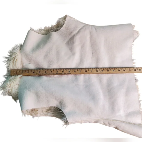 Pistachio Women's Cream Faux Fur Vest. MED - Picture 10 of 10